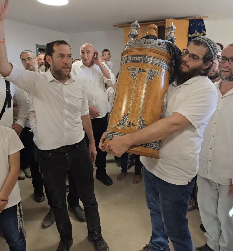 Torah Scroll Returns to Sa-Nur After 20 Years