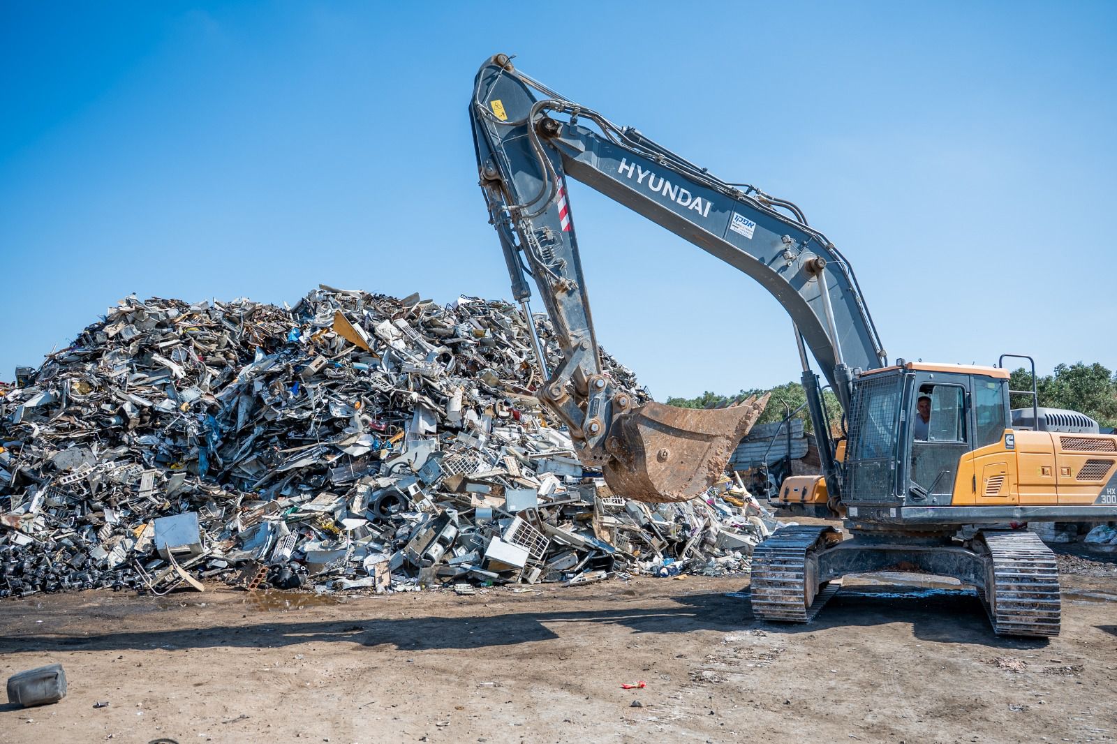 IDF Destroys ‘Palestinian’ Illegal Waste Sites
