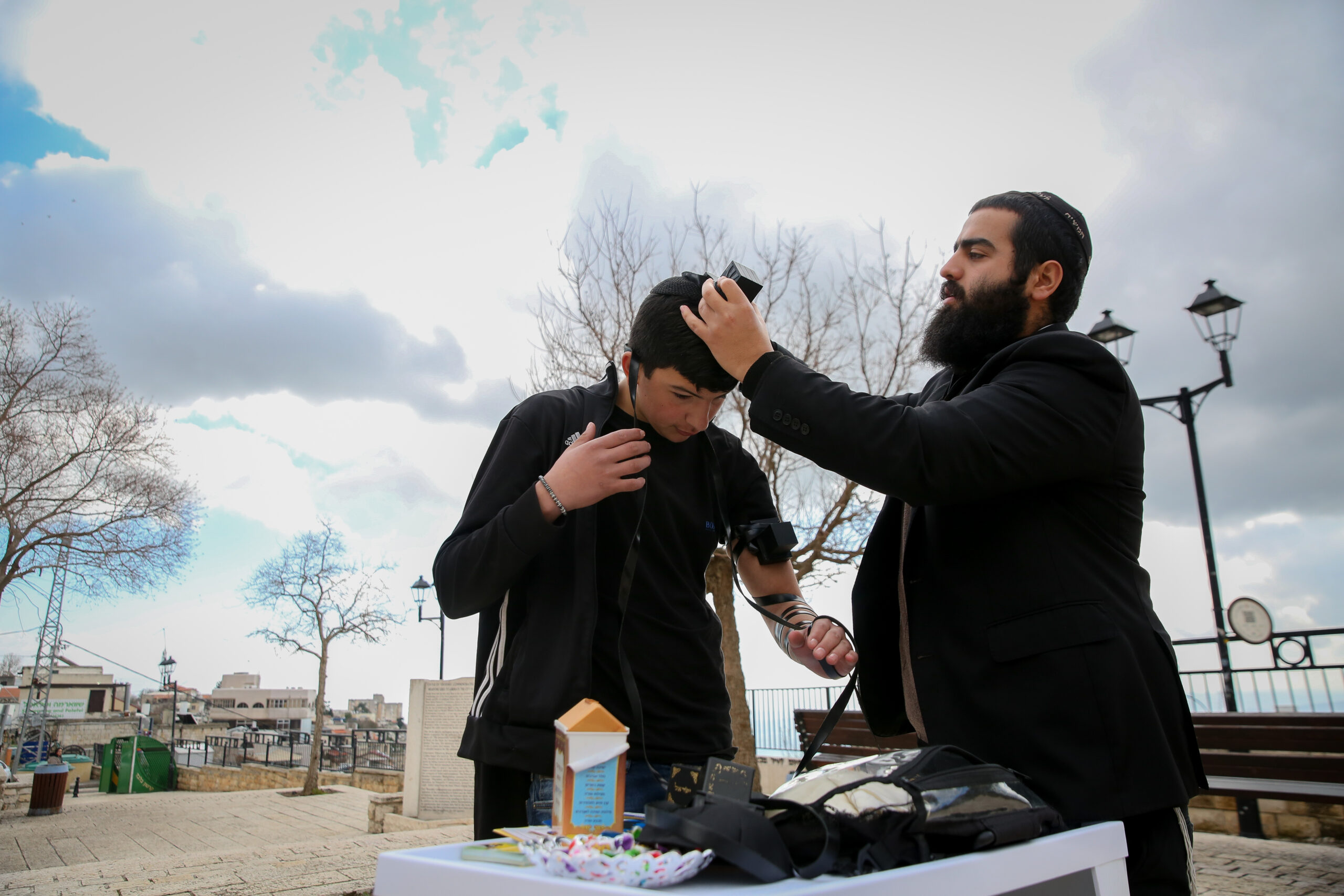 Israel Mandates Tefillin Access in All Public Schools