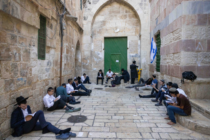 Jerusalem to Close Roads Around Old City for Tisha B’Av