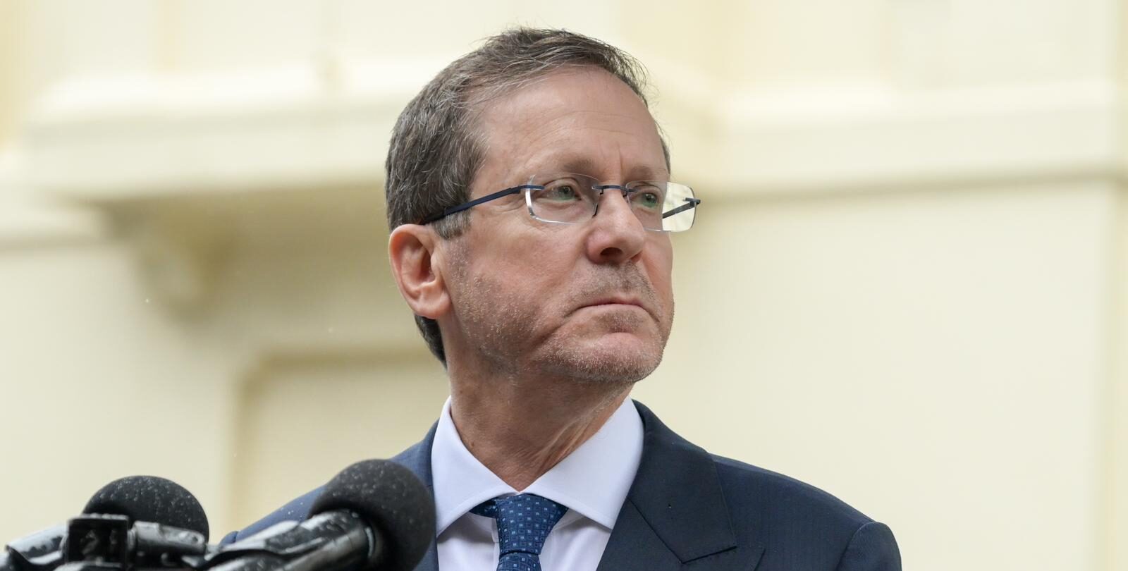 Herzog Calls Fire Victim Yael Shevach After House Fire