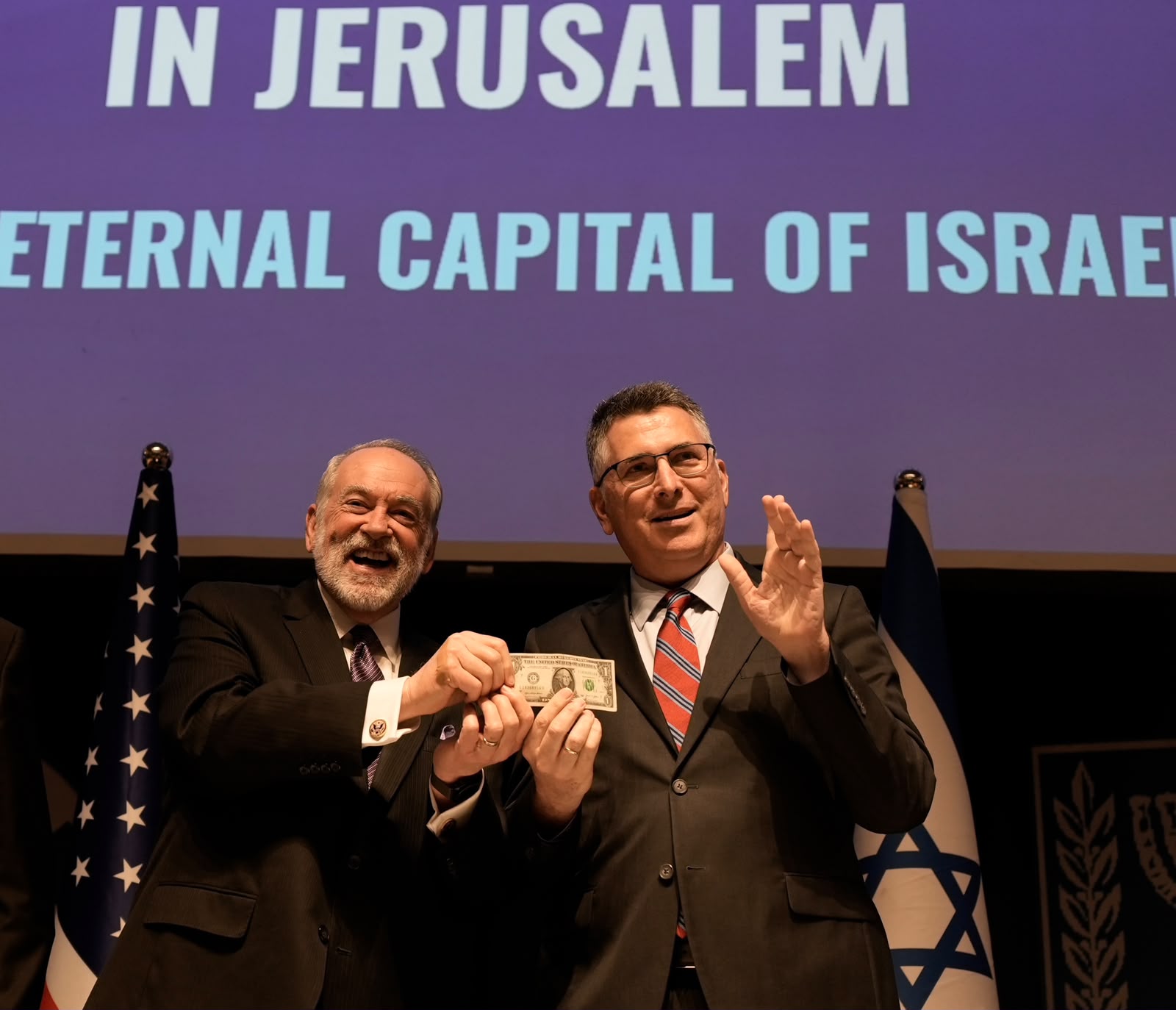Mike Huckabee Presents Israeli FM with One-Dollar Bill