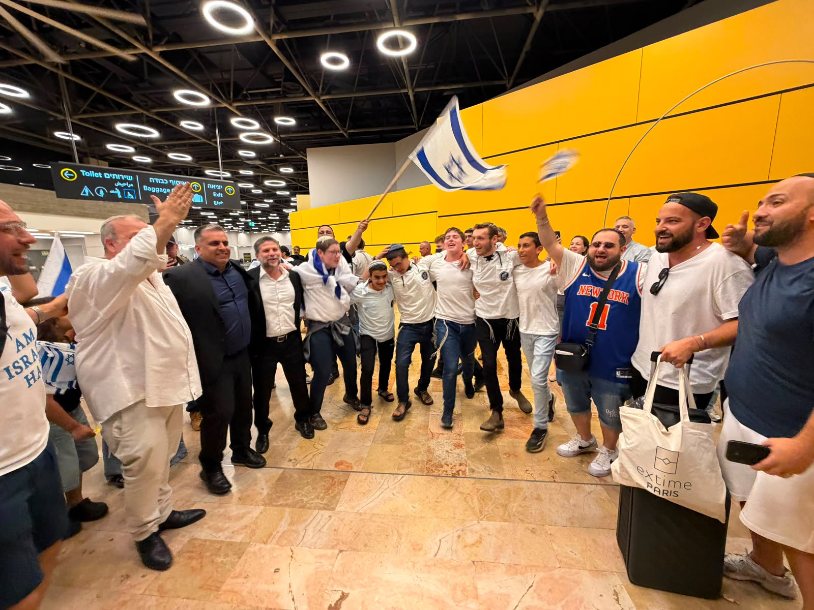 230 French Jews Land in Israel as Summer Wave Continues