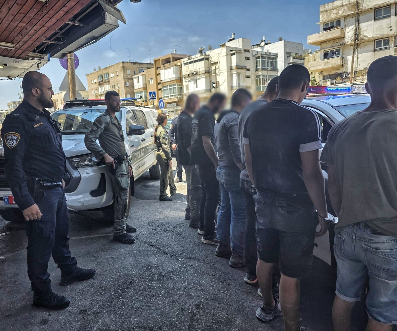 11 Illegals Arrested on Tel Aviv Rooftop After Tip