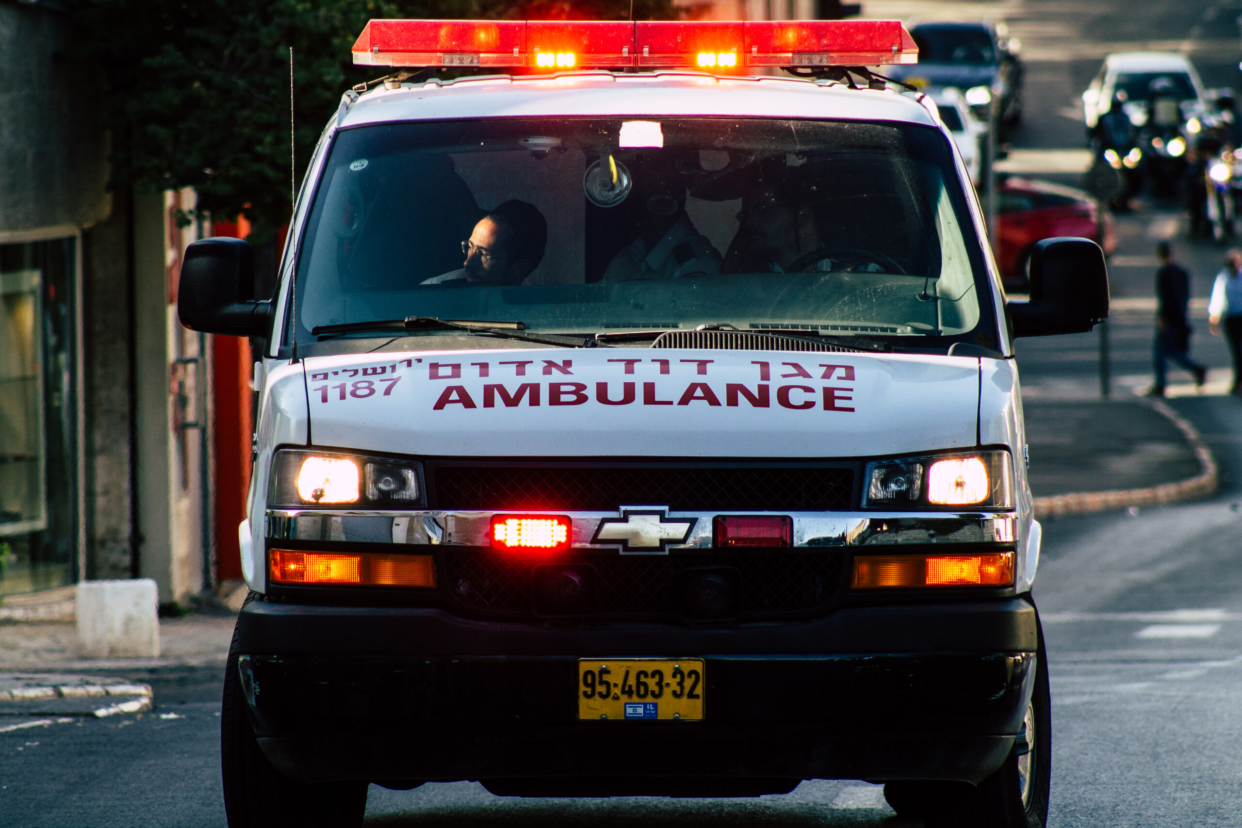 Israeli Woman Injured in Stone-Throwing Attack in Samaria