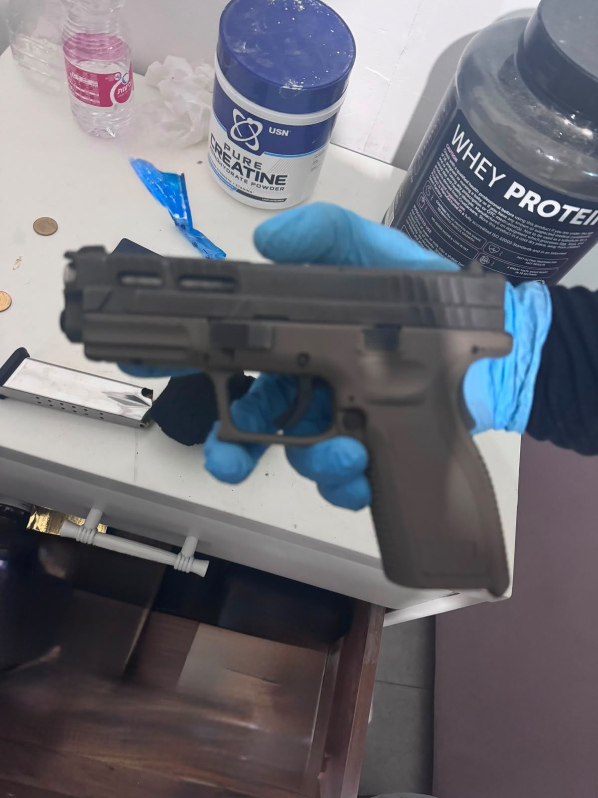 Seven Arrested in Qalansuwa Raid, Two Guns and ₪14K Seized