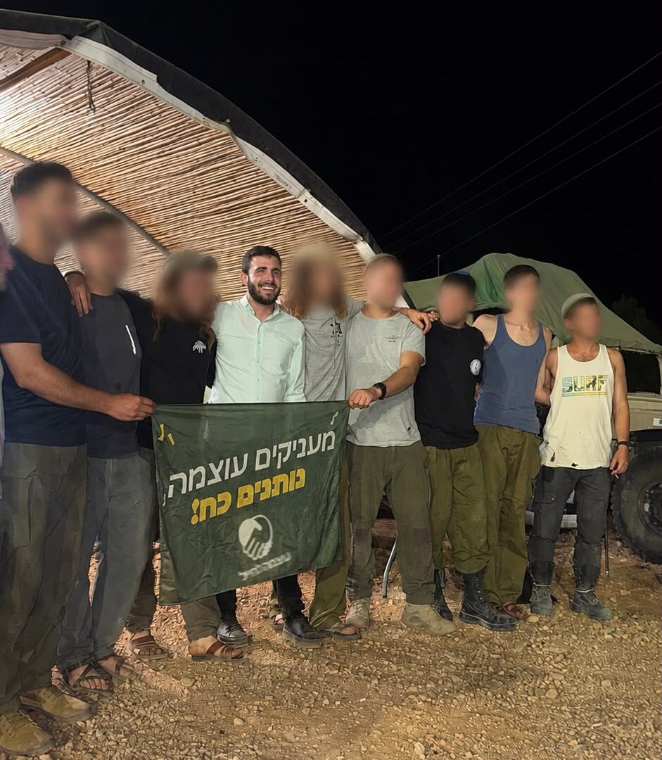 LA Families Surprise Lone IDF Soldiers with Birthday Gifts
