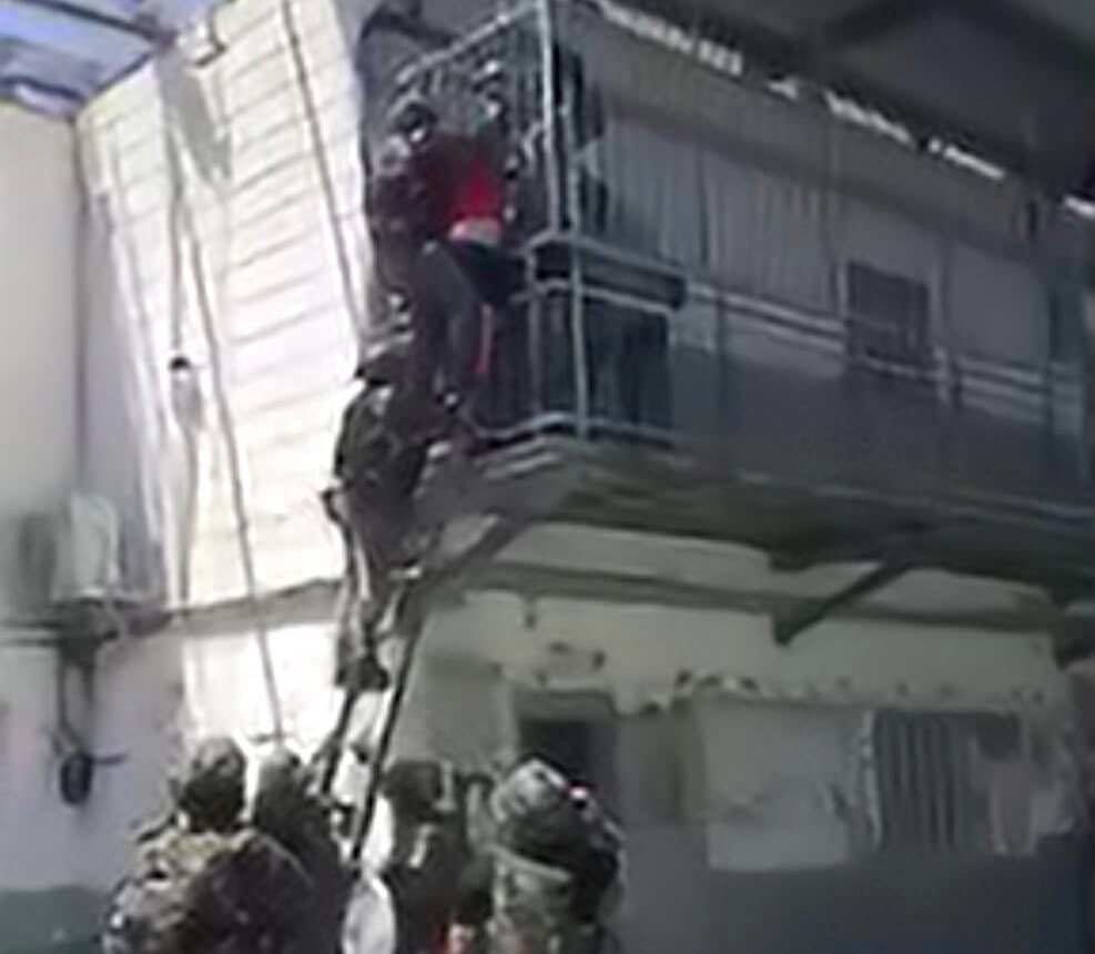 Elite Unit Deployed as Inmate Barricades on Prison Rooftop