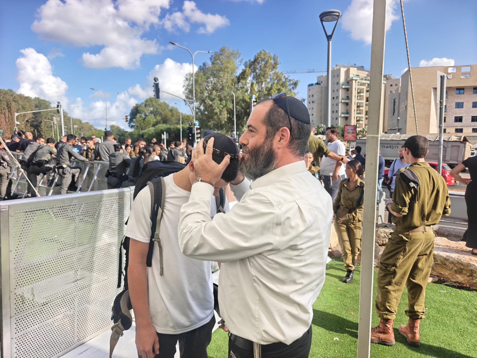 Hundreds of Ultra-Orthodox Jews Enlist in IDF