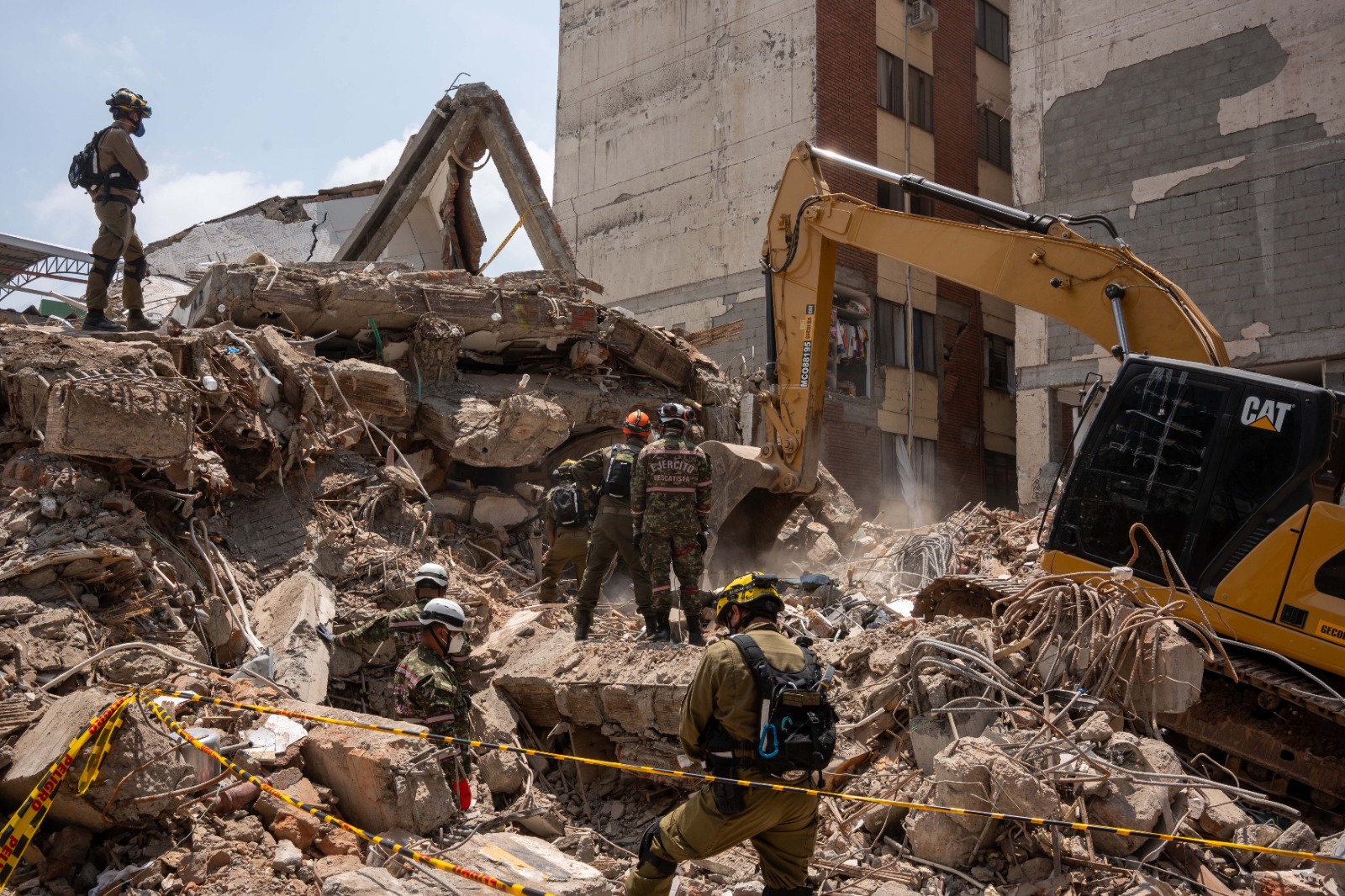 IDF Team Rescues Final Trapped Victims From Colombia Rubble