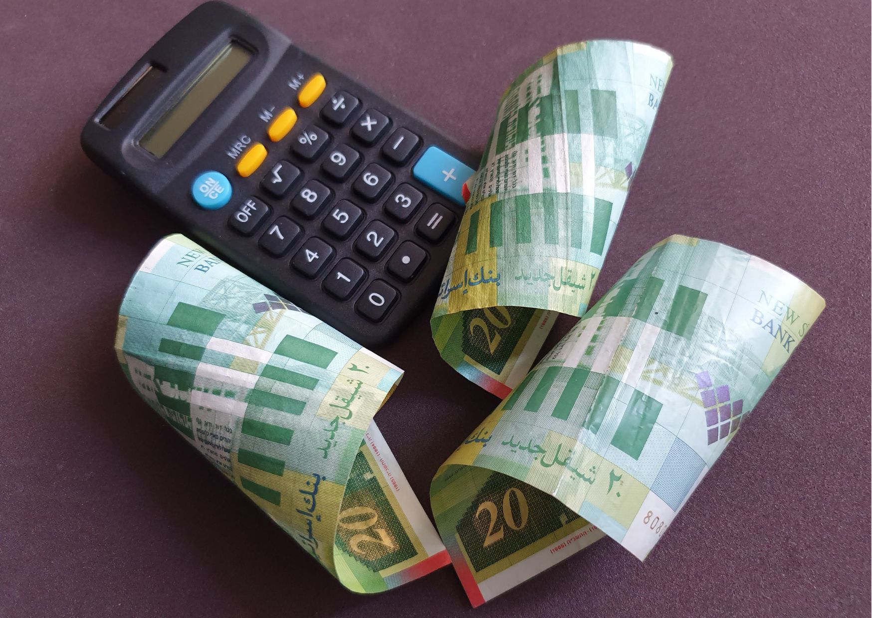 IDF Warns Gazans: Hamas Is Scamming You With Worthless Cash