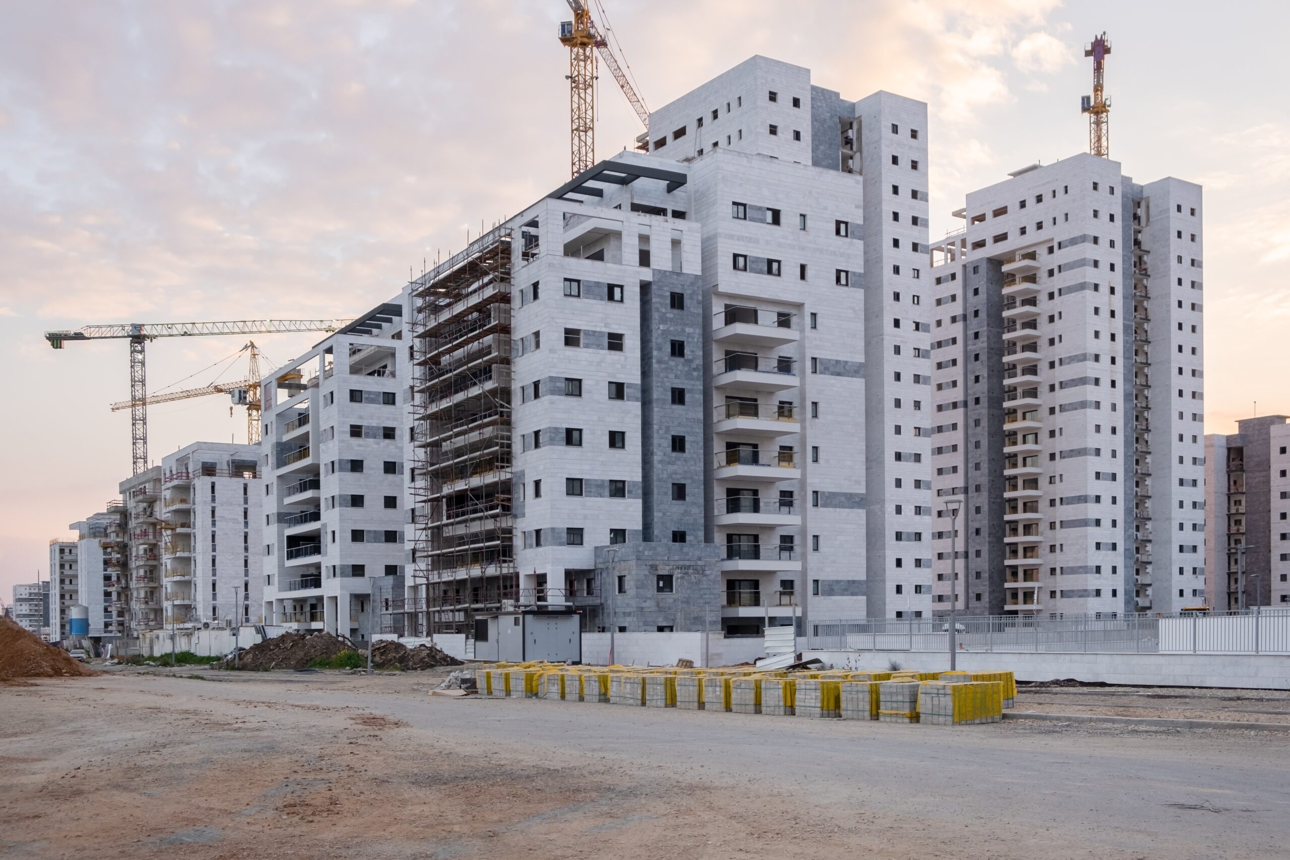 New Israeli Home Sales Plunge 22% in July as Market Weakens