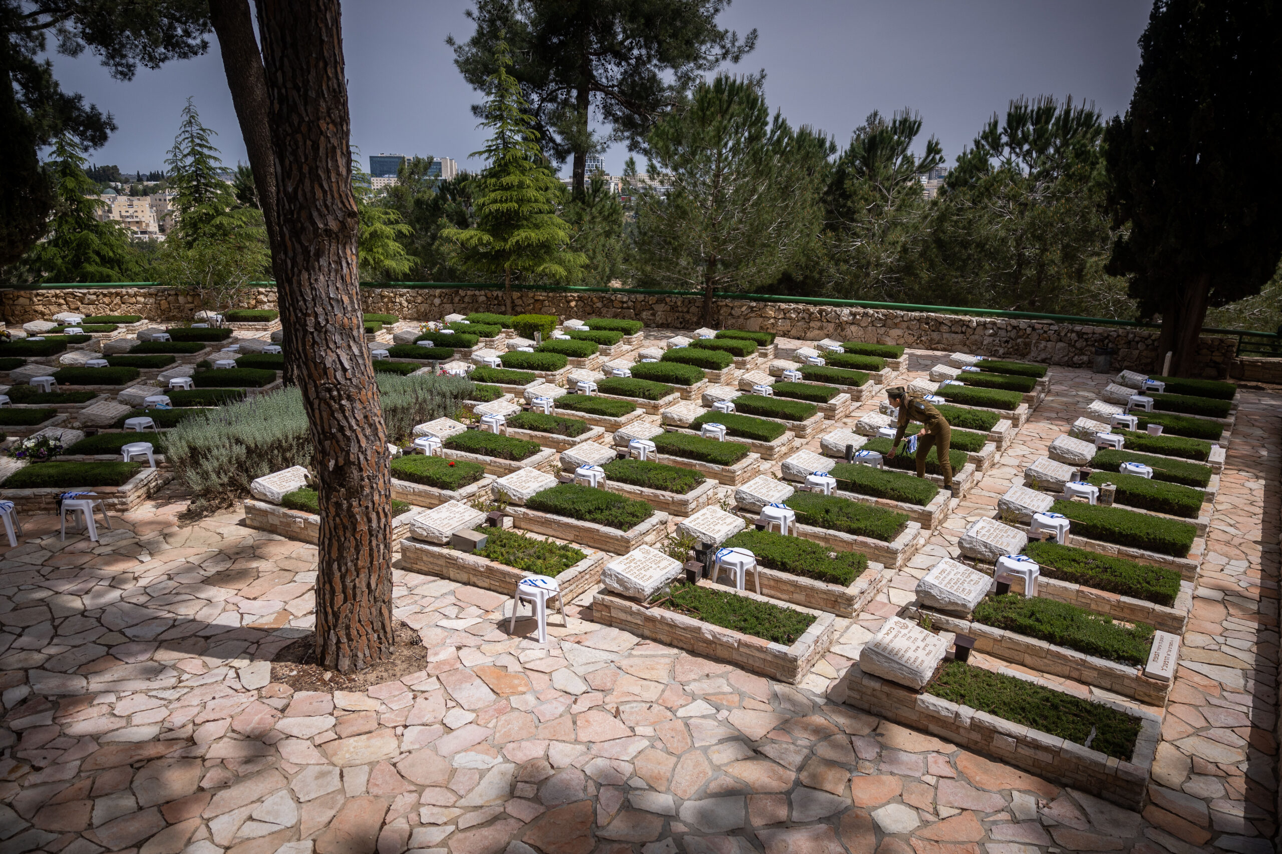 IDF Headstones May Feature Word ‘Hostage’ Post-Vote
