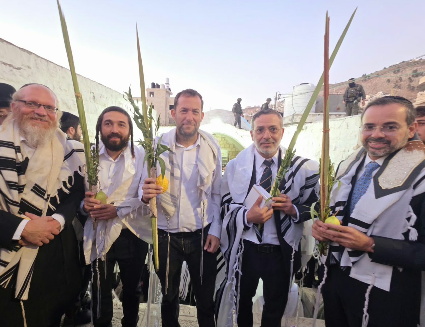 Historic: Thousands Pray at Joseph’s Tomb in Broad Daylight