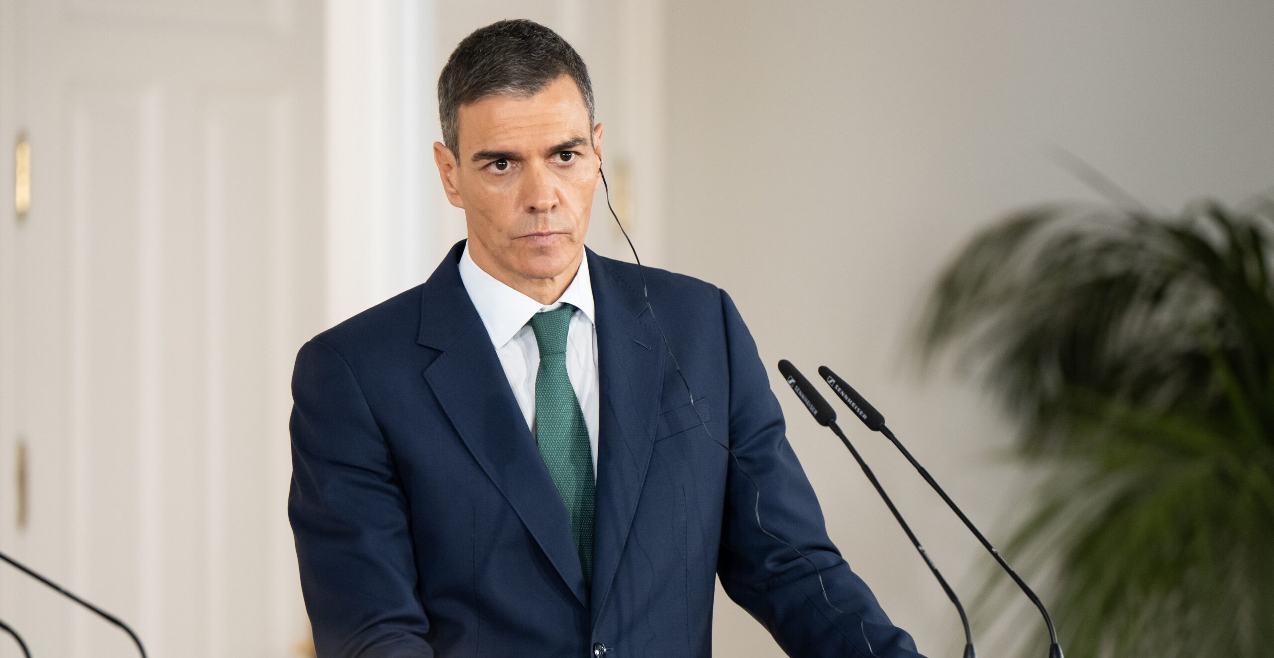 Spain’s PM Booed as ‘Traitor’ at Royal Military Parade