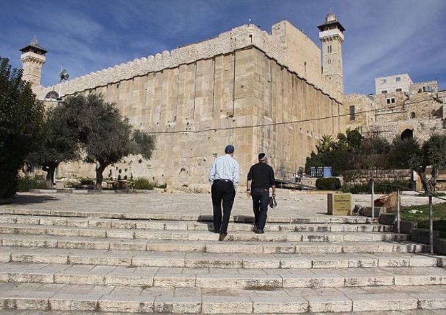 IDF Secures Cave of the Patriarchs as Tens of Thousands Visit